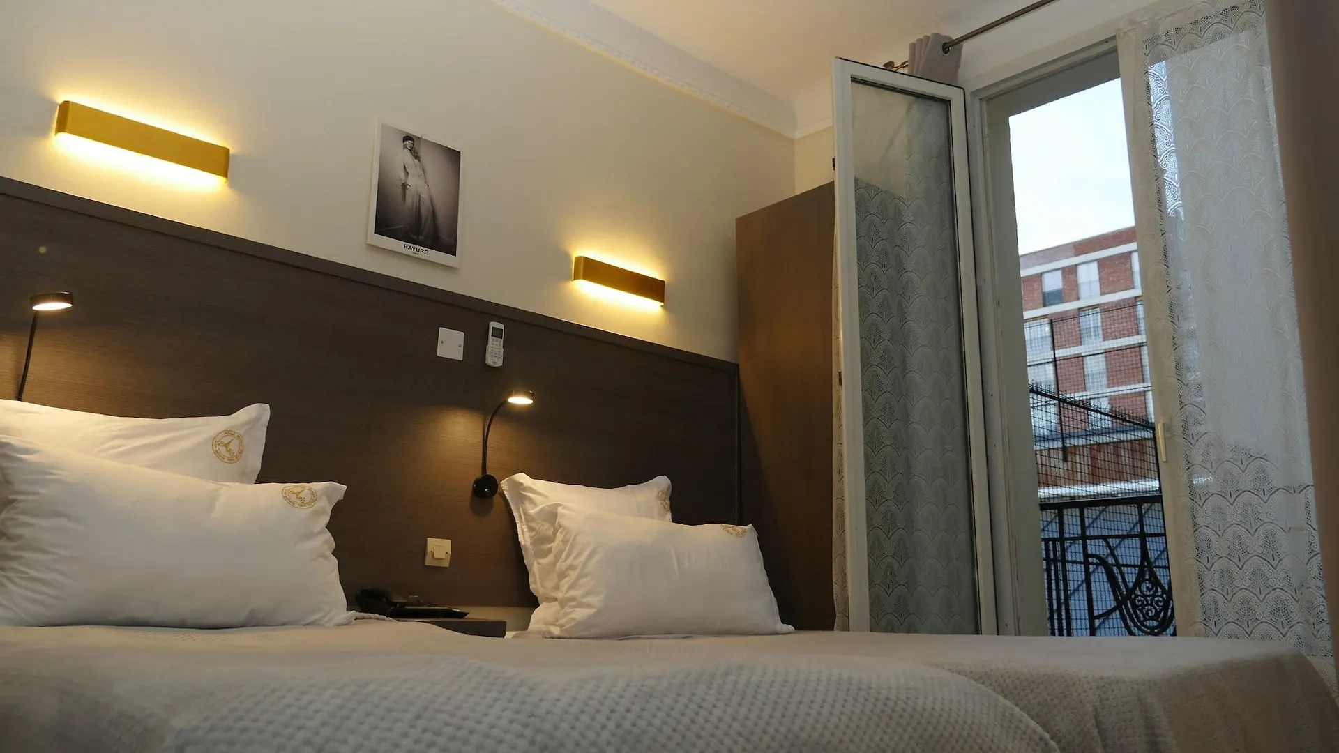 **  Hotel Novex Paris France
